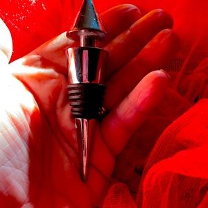 Silver wine bottle stop